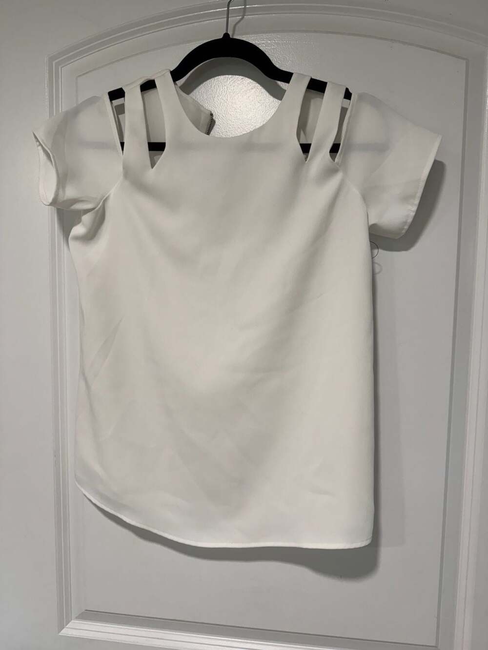 White Cutout Shoulder Blouse Gold Zip Minimalist Going Out Top Size XS